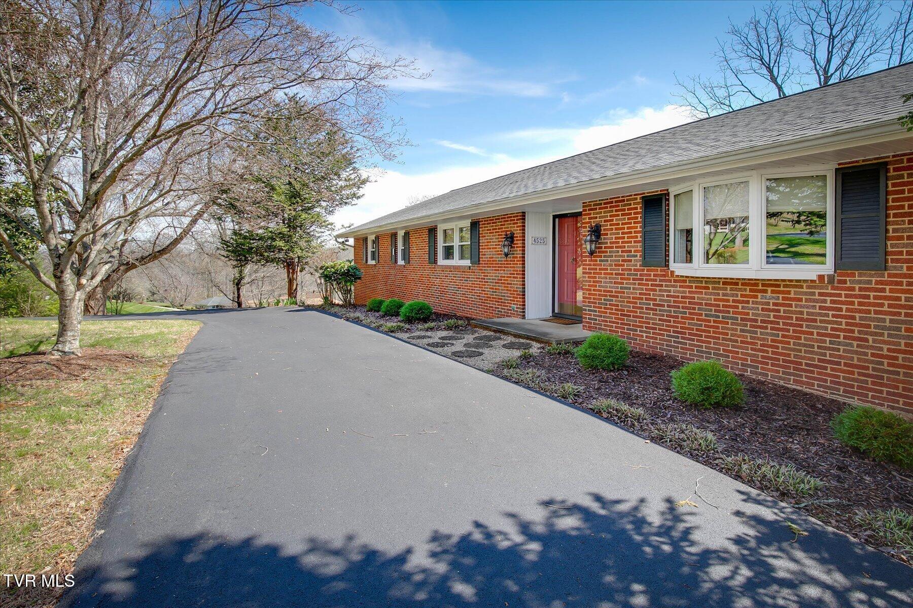 4525 Chickasaw Road Kingsport, TN 37664 - Photo 4 of 49 04-4525 Chickasaw-4