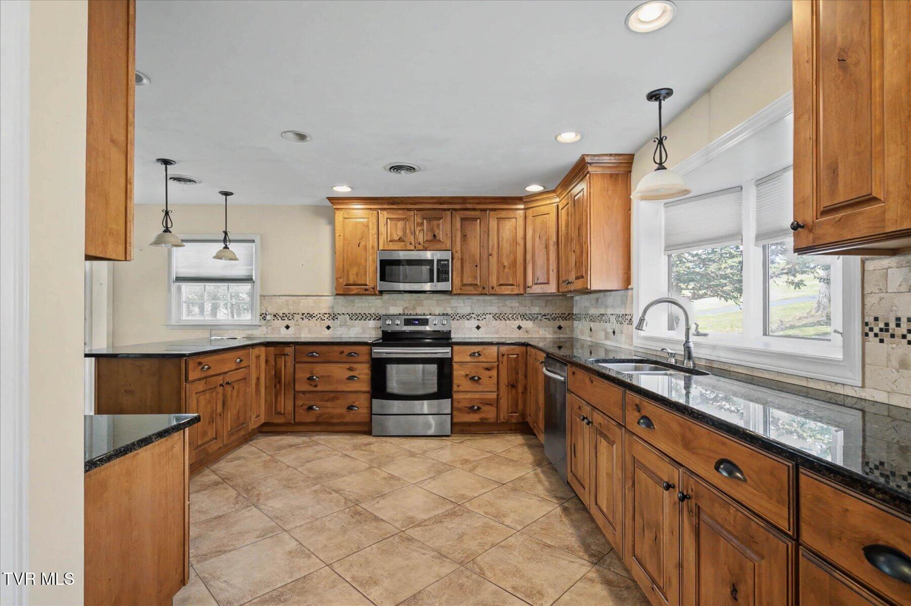 4525 Chickasaw Road Kingsport, TN 37664 - Photo 7 of 49 07-4525 Chickasaw-7