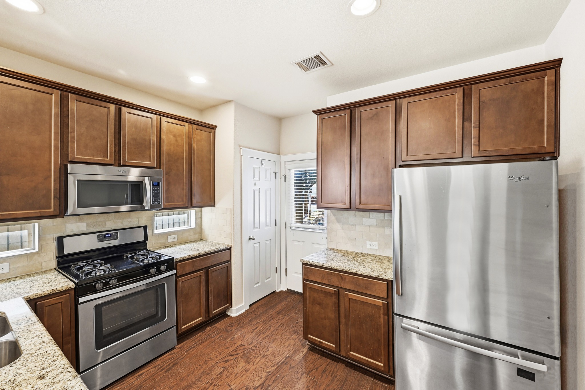 2101 Rivers Edge Way, Unit 32 Austin, TX 78741 - Photo 3 of 24 This condo uses gas for cooking, yay! Refrigerator is included.