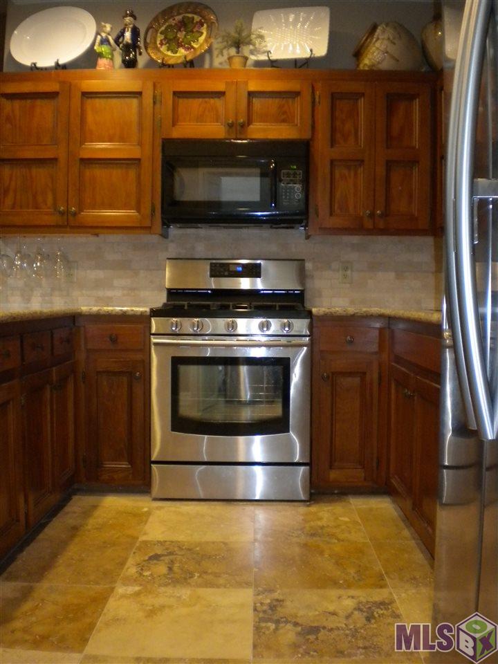 12044 Beauverde Court Baton Rouge, LA 70815 - Photo 11 of 33 kitchen