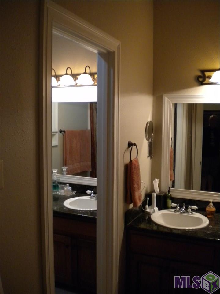 12044 Beauverde Court Baton Rouge, LA 70815 - Photo 18 of 33 master bath