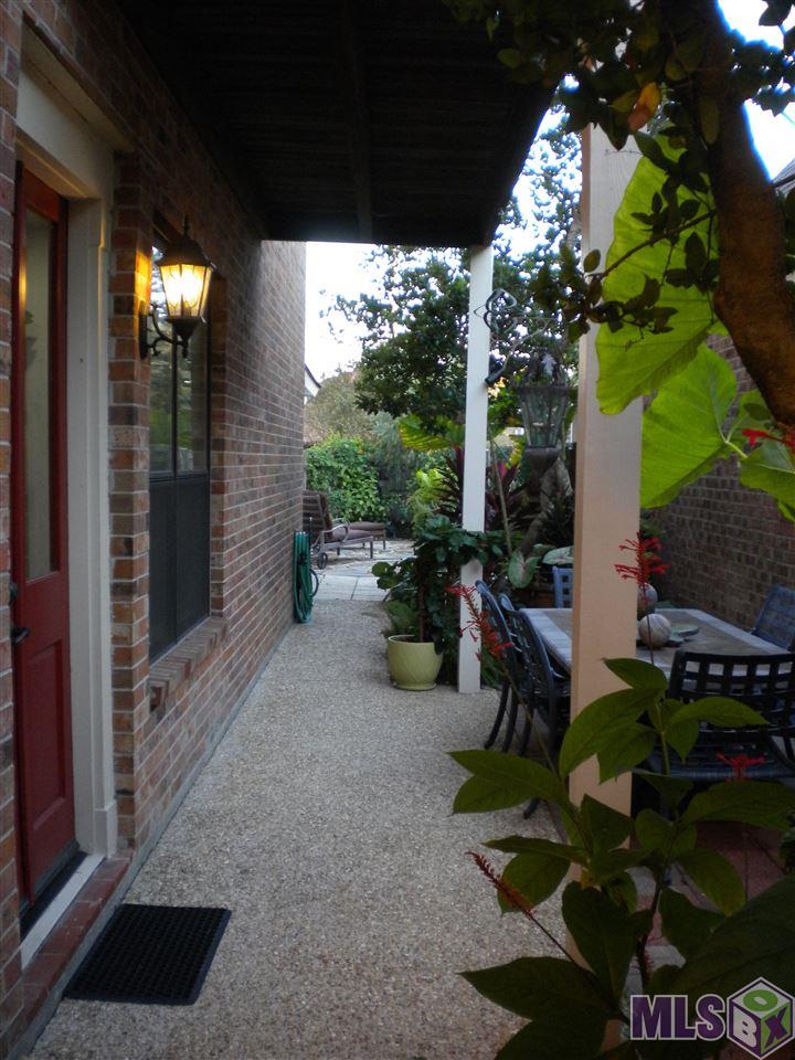 12044 Beauverde Court Baton Rouge, LA 70815 - Photo 31 of 33 side yard