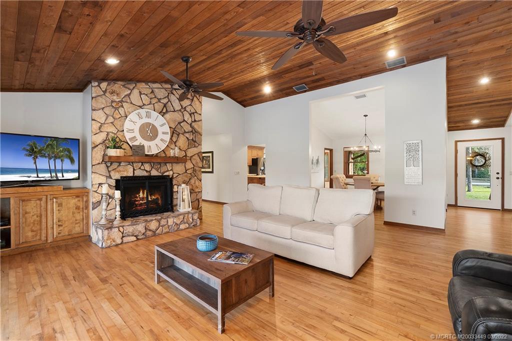 10943 Southwest Hawkview Circle Stuart, FL 34997 - Photo 13 of 47 Gallery Image 13