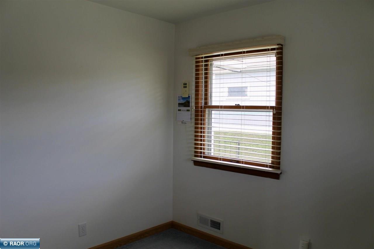 320 Broadway Gilbert, MN 55741 - Photo 7 of 13