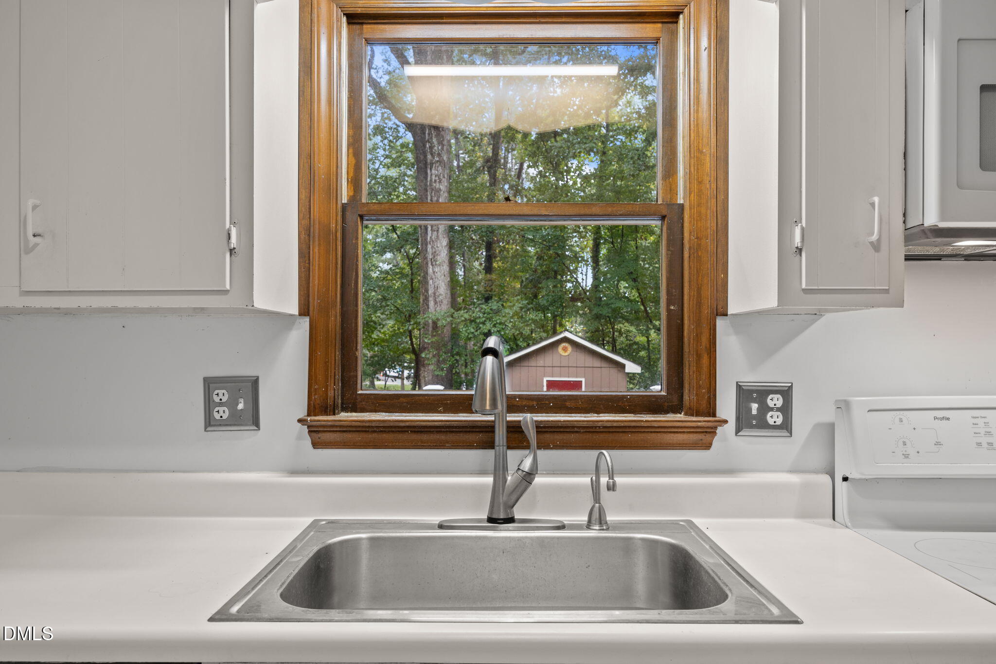 2713 Salisbury Plain Raleigh, NC 27613 - Photo 20 of 39 a sink with a window