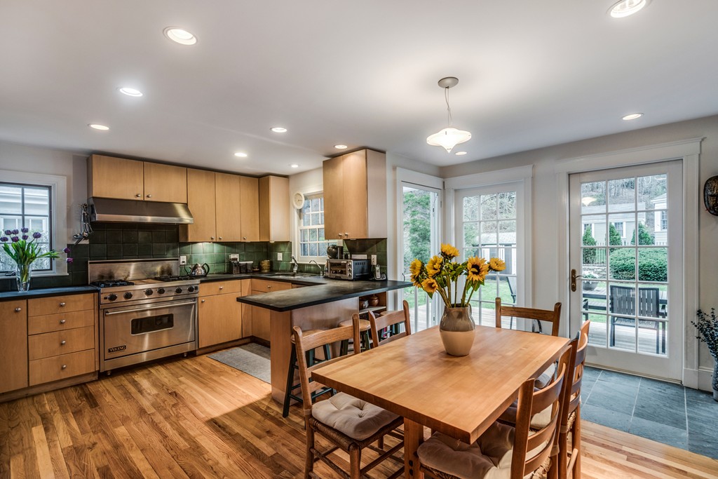 26 Berkshire Road Newton, MA 02460 - Photo 14 of 23