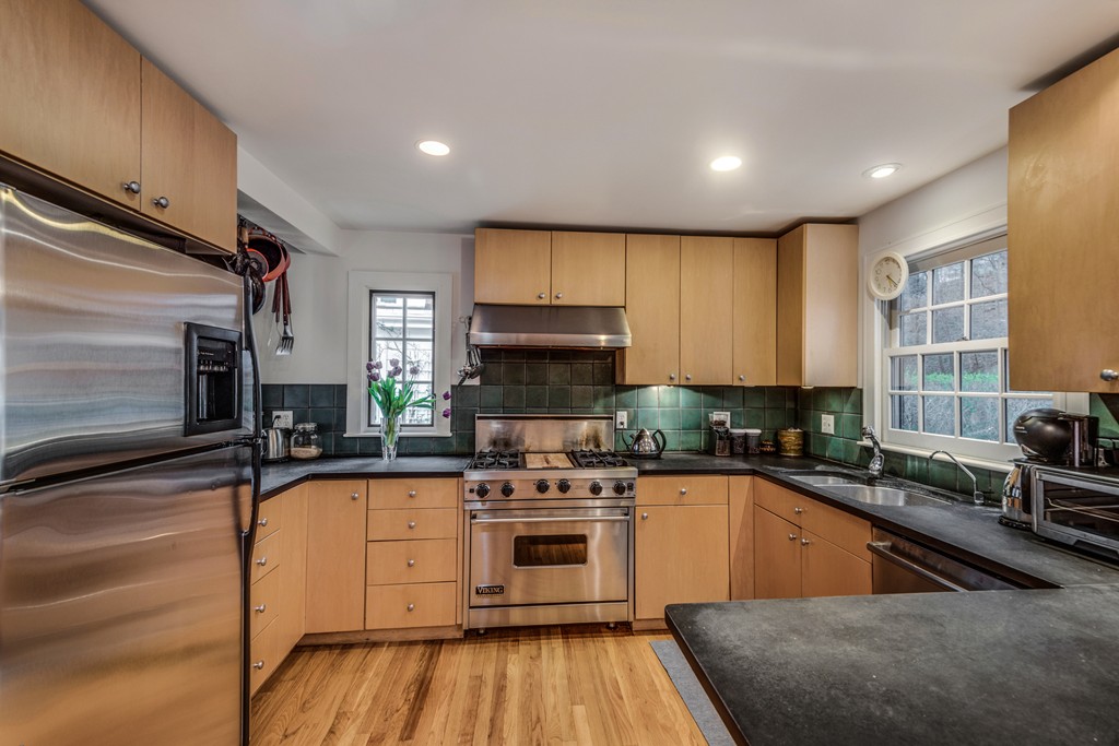 26 Berkshire Road Newton, MA 02460 - Photo 16 of 23
