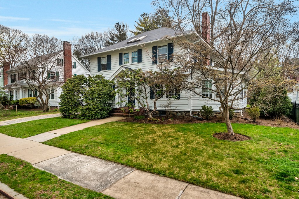 26 Berkshire Road Newton, MA 02460 - Photo 2 of 23