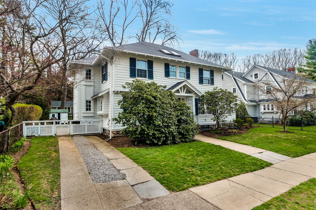 26 Berkshire Road Newton, MA 02460 - Photo 3 of 23