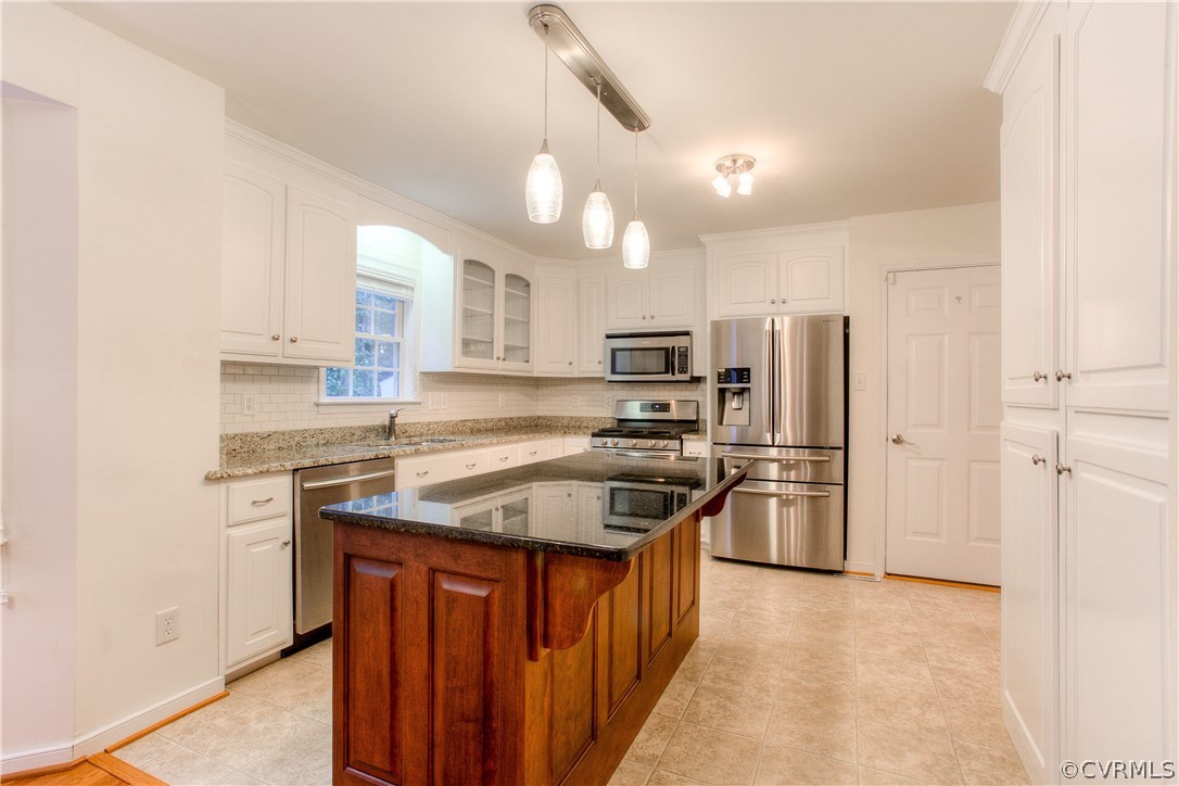 17436 Creekbed Road Chesterfield, VA 23838 - Photo 3 of 44 This Kitchen is so bright and spacious!