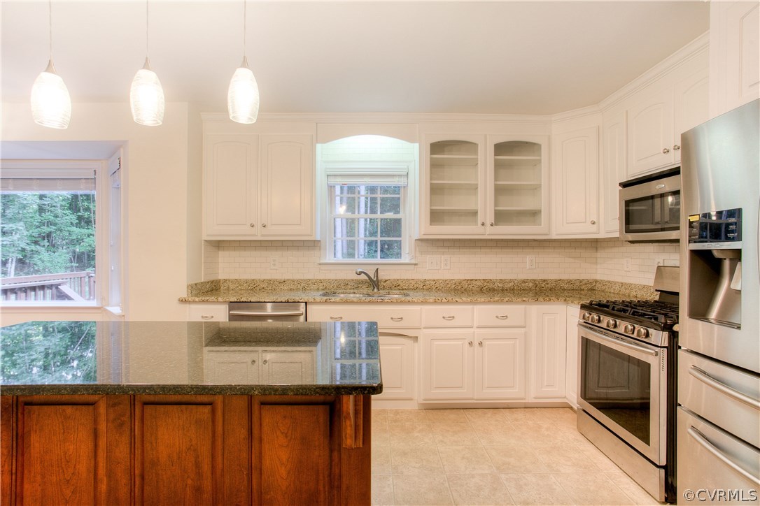 17436 Creekbed Road Chesterfield, VA 23838 - Photo 4 of 44 This amazing Kitchen also has corner "lazy susan"