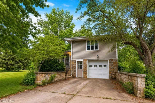 $349,900 | 4146 Barclay Messerly Road, Southington, OH 44470