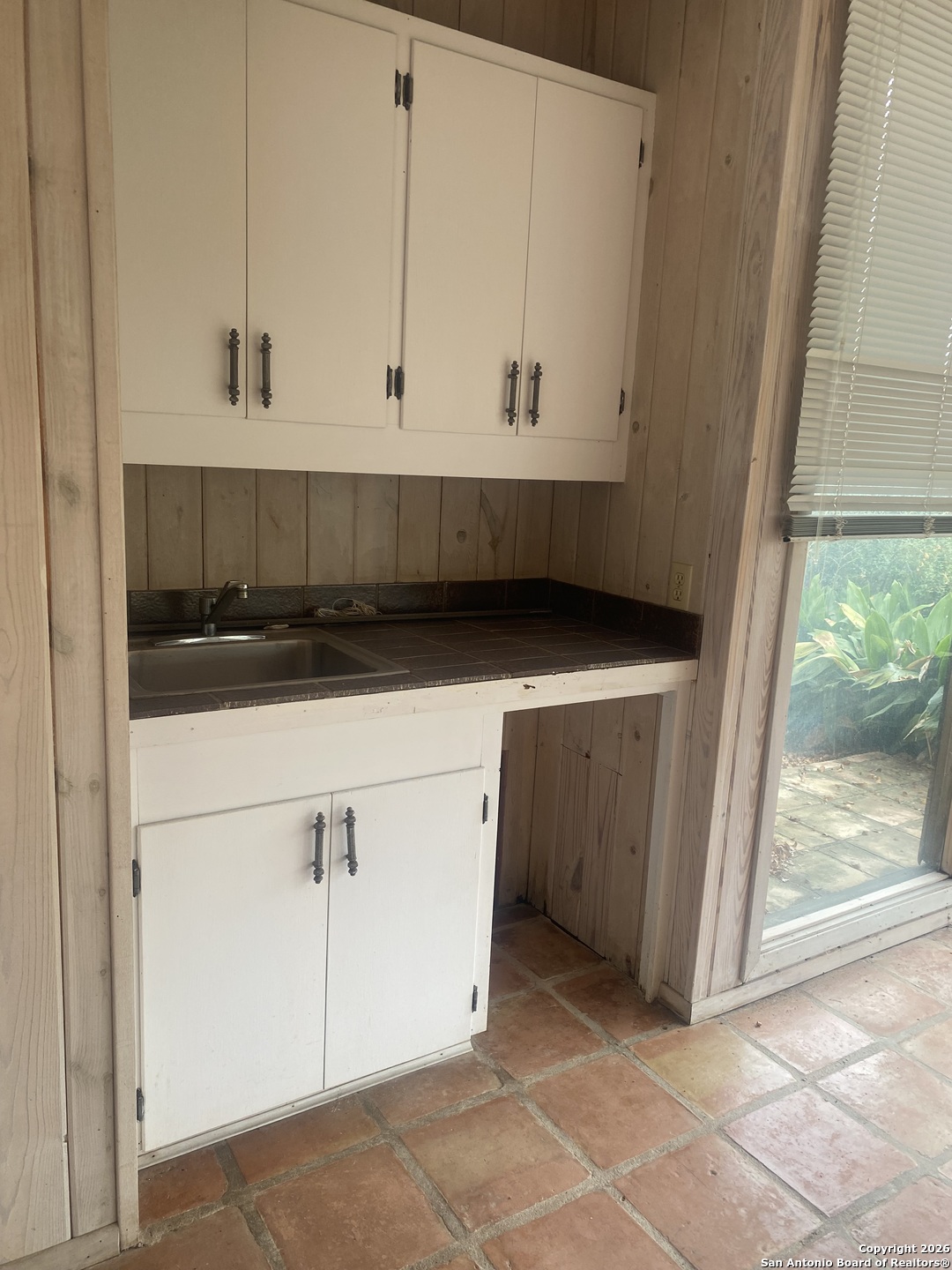 1111 Magnolia Street Uvalde, TX 78801 - Photo 34 of 34 a view of cabinets and window