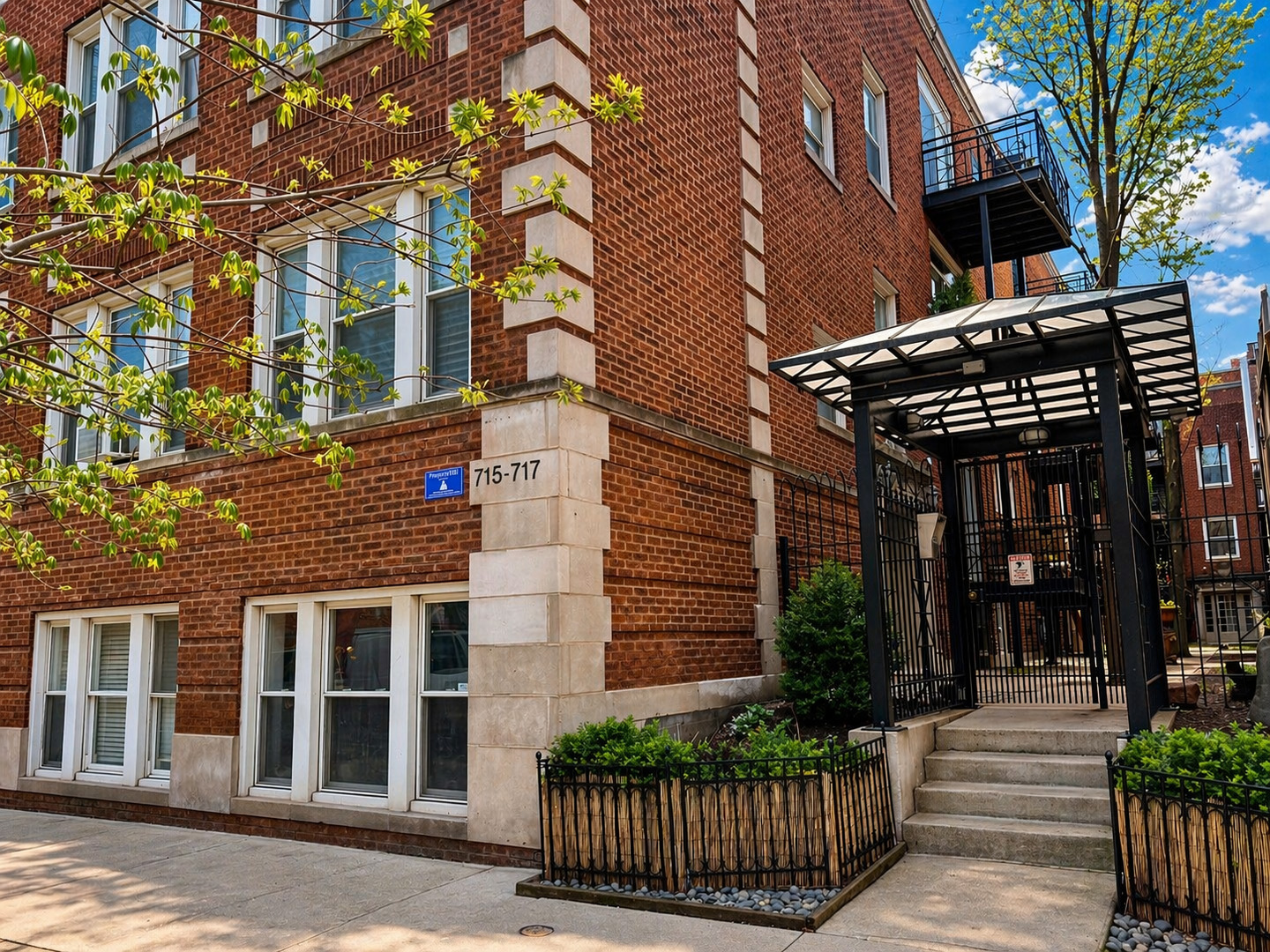717 West Barry Avenue, Unit 3B Chicago, IL 60657 - Photo 1 of 12