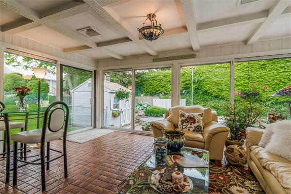 10 Yorkshire Road Marblehead, MA 01945 - Photo 8 of 24 Gallery Image 8