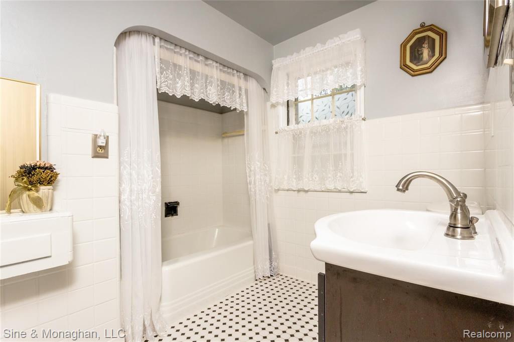 415 Maison Road Grosse Pointe Farms, MI 48236 - Photo 31 of 50
