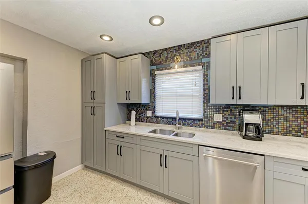 $3,250 | 6000 Bayou Grande Boulevard Northeast, St. Petersburg, FL 33703
