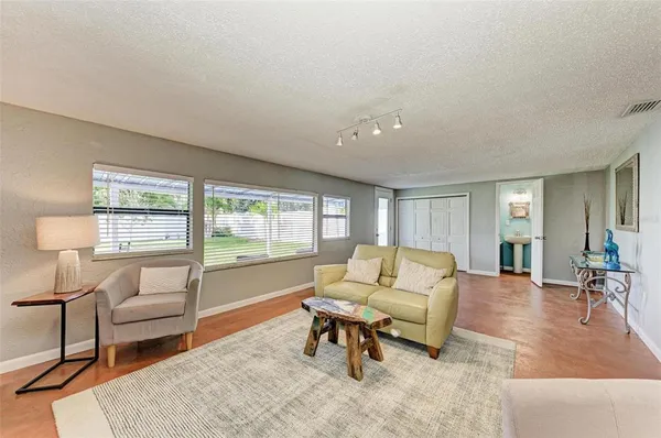 $3,250 | 6000 Bayou Grande Boulevard Northeast, St. Petersburg, FL 33703