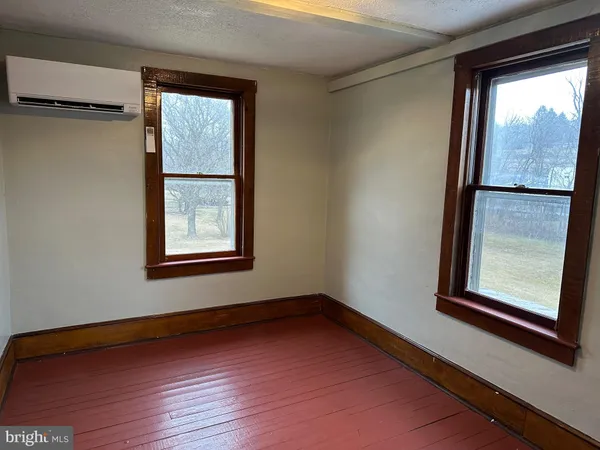 $1,300 | 15 Myers Road, Berkeley Springs, WV 25411