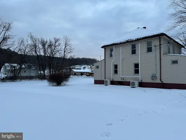 $1,300 | 15 Myers Road, Berkeley Springs, WV 25411