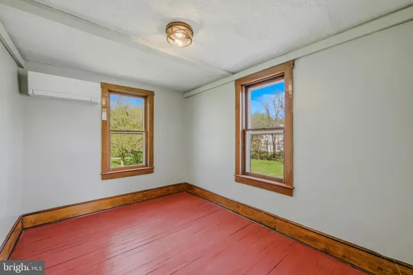 $1,200 | 15 Myers Road, Berkeley Springs, WV 25411