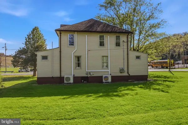 $1,200 | 15 Myers Road, Berkeley Springs, WV 25411