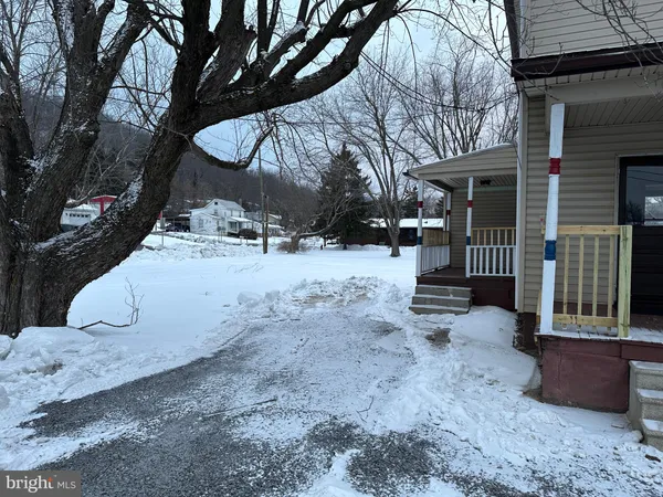 $1,200 | 15 Myers Road, Berkeley Springs, WV 25411