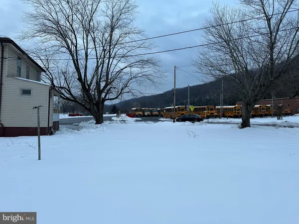 $1,200 | 15 Myers Road, Berkeley Springs, WV 25411