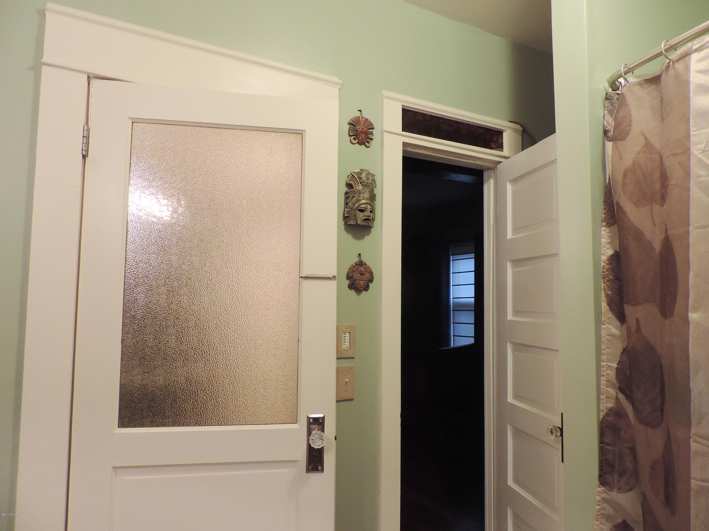 212 Ridge Avenue Hawley, PA 18428 - Photo 22 of 42 Bathroom