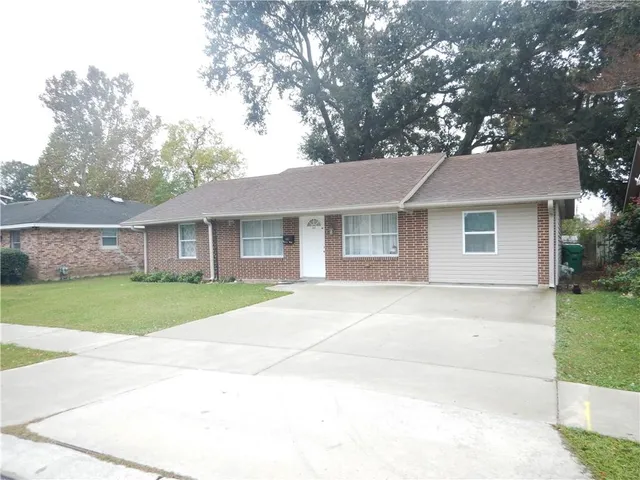 $2,250 | 222 Adonis Way, Gretna, LA 70056