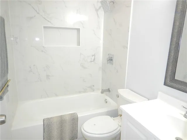 $2,250 | 222 Adonis Way, Gretna, LA 70056