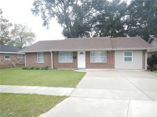 $2,250 | 222 Adonis Way, Gretna, LA 70056