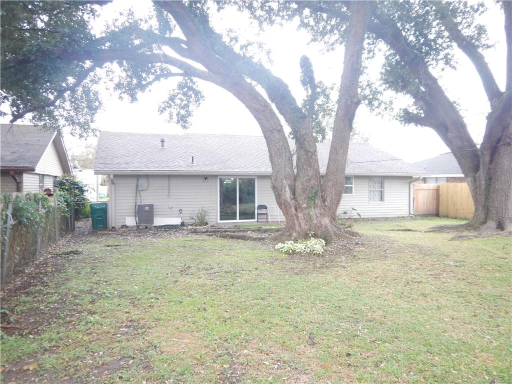 222 Adonis Way Gretna, LA 70056 - Photo 3 of 17