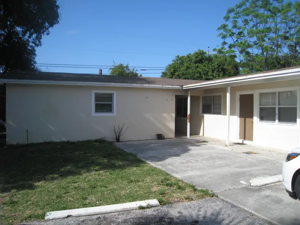 $1,575 | 1176 West 32nd Street, Unit 3, Riviera Beach, FL 33404