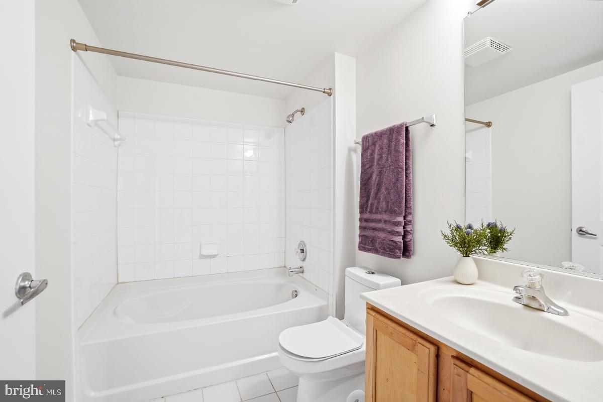 7915 Eastern Avenue Northwest, Unit 1208 Silver Spring, MD 20910 - Photo 15 of 33 a bathroom with a sink toilet and shower