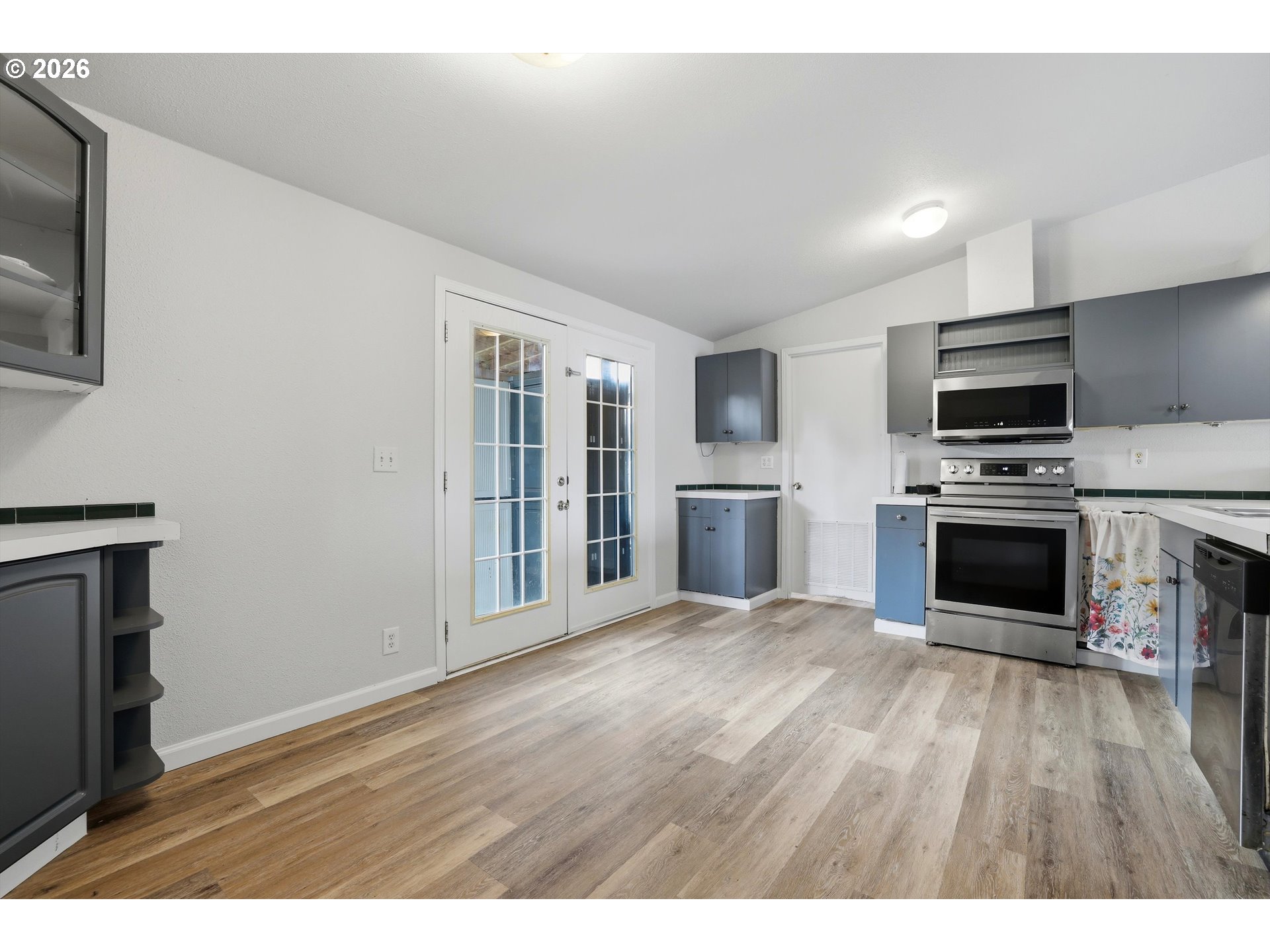 655 Northeast Burnett Road, Unit 86 McMinnville, OR 97128 - Photo 7 of 25