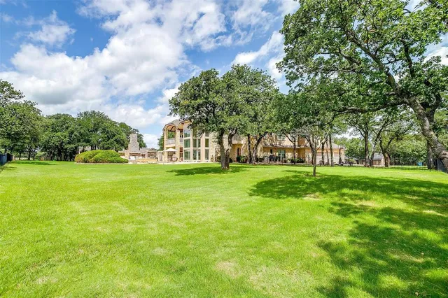 a view of house with garden space