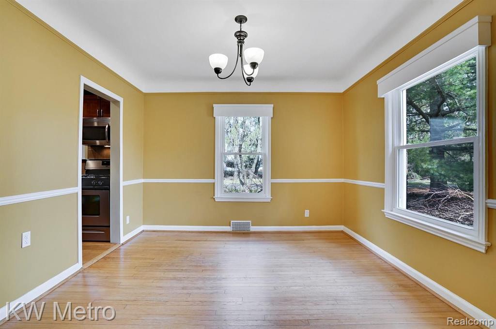 31675 Lahser Road Beverly Hills, MI 48025 - Photo 7 of 28