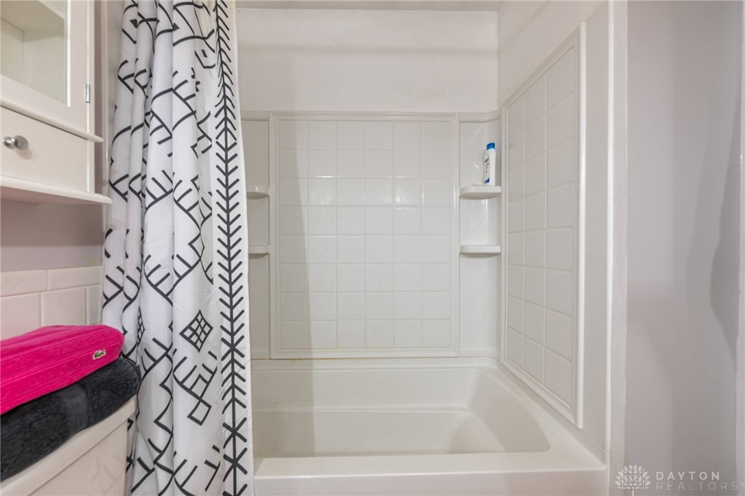 796 East David Road Kettering, OH 45429 - Photo 23 of 47 Hall Bath
