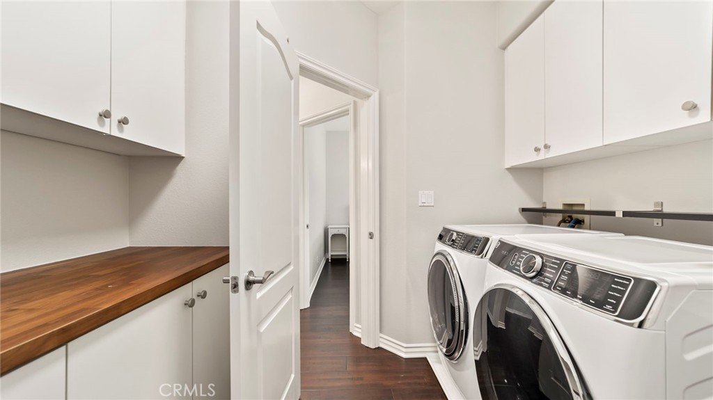 637 Chaparral Court Altadena, CA 91001 - Photo 22 of 58 a view of kitchen and washer and dryer