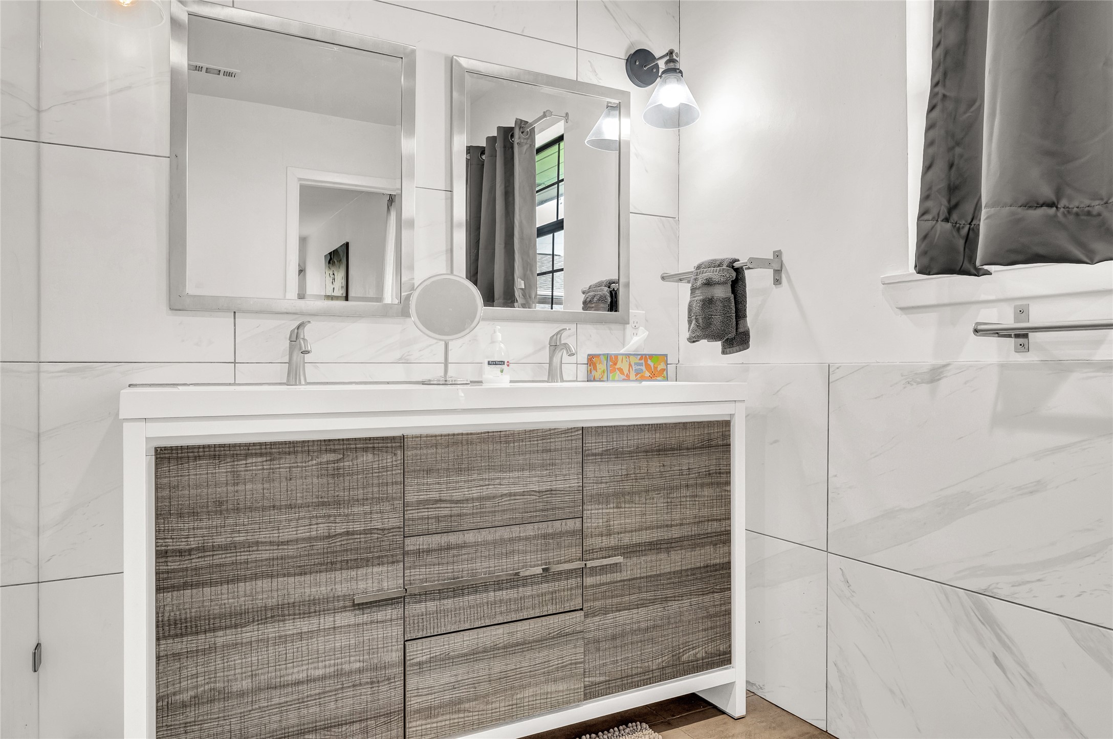 5604 Flack Street Houston, TX 77081 - Photo 12 of 22 primary bathroom
