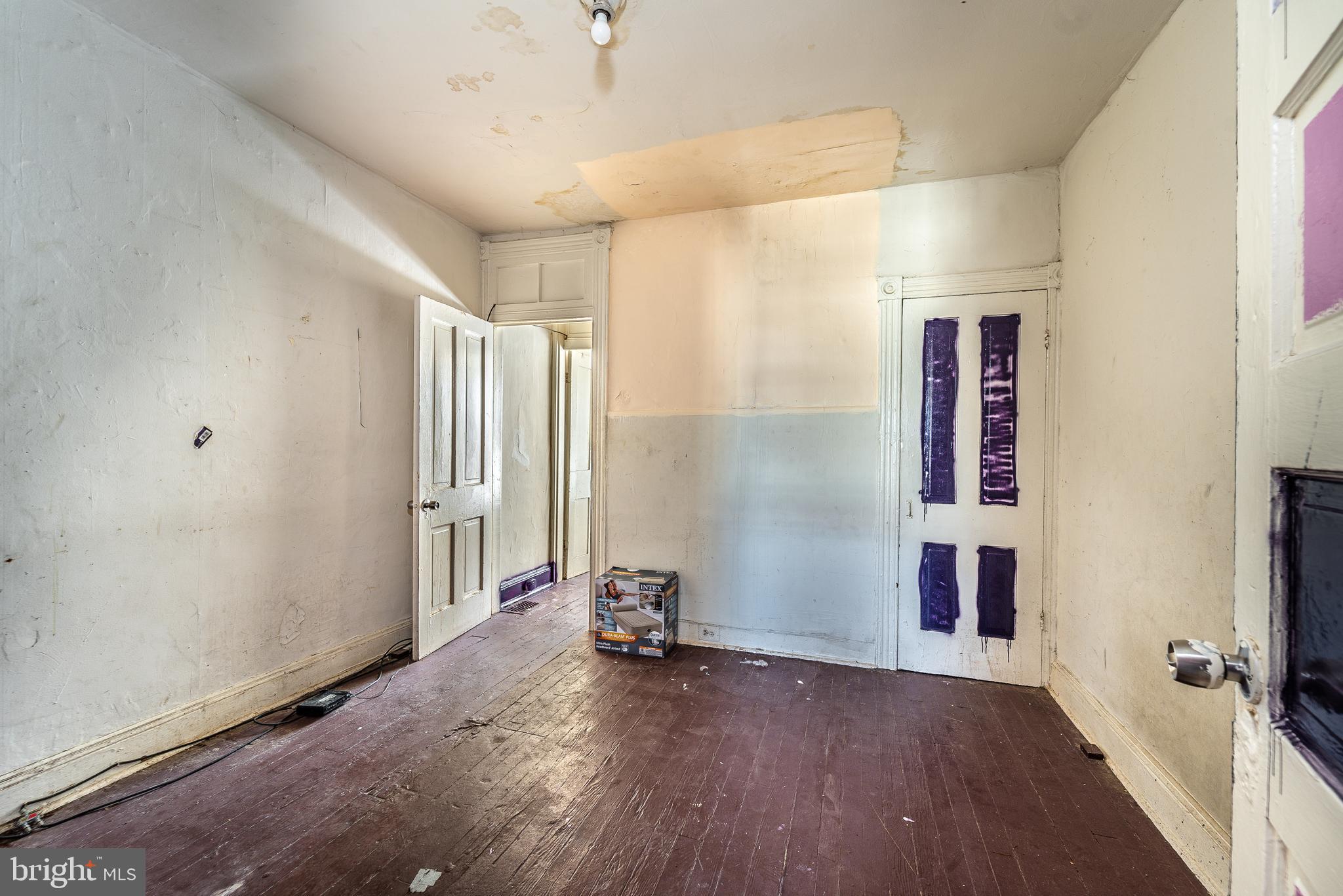 1936 Ridgehill Avenue Baltimore, MD 21217 - Photo 11 of 28 Middle Bedroom