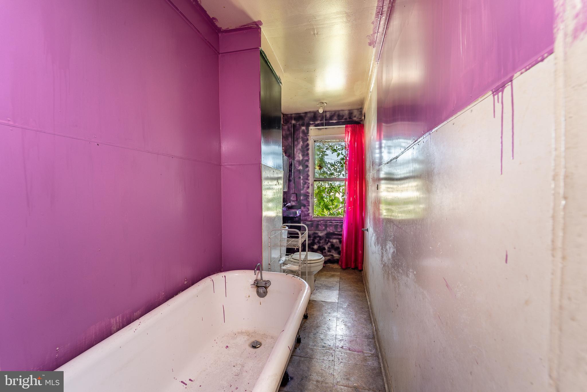 1936 Ridgehill Avenue Baltimore, MD 21217 - Photo 14 of 28 Bathroom