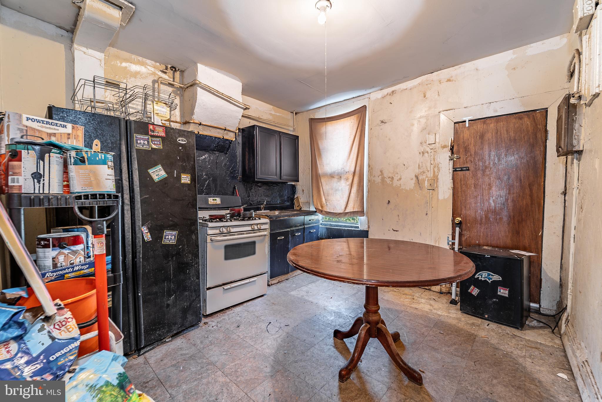 1936 Ridgehill Avenue Baltimore, MD 21217 - Photo 17 of 28 Kitchen