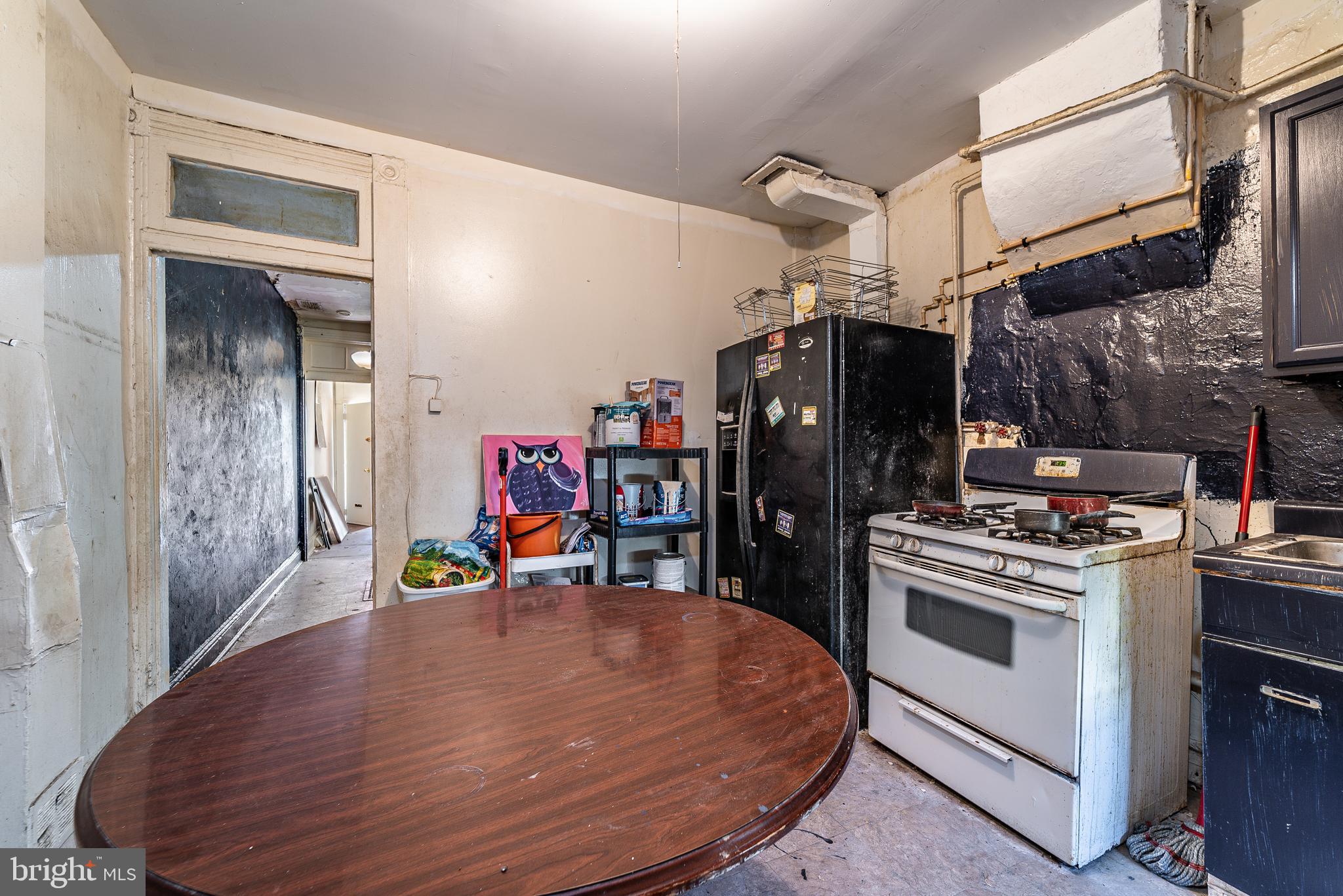 1936 Ridgehill Avenue Baltimore, MD 21217 - Photo 18 of 28 Kitchen