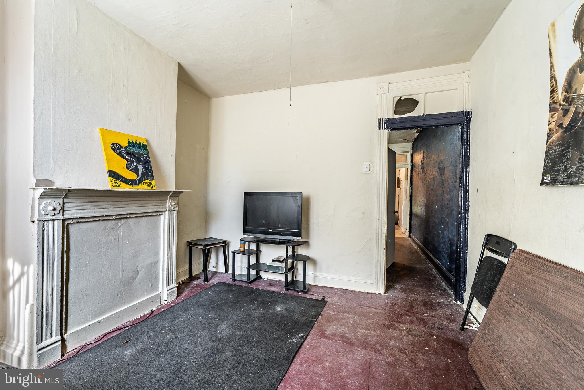 1936 Ridgehill Avenue Baltimore, MD 21217 - Photo 6 of 28 Living Room