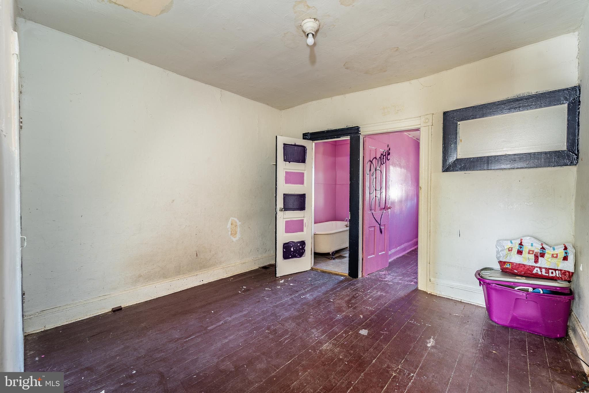 1936 Ridgehill Avenue Baltimore, MD 21217 - Photo 10 of 28 Middle Bedroom