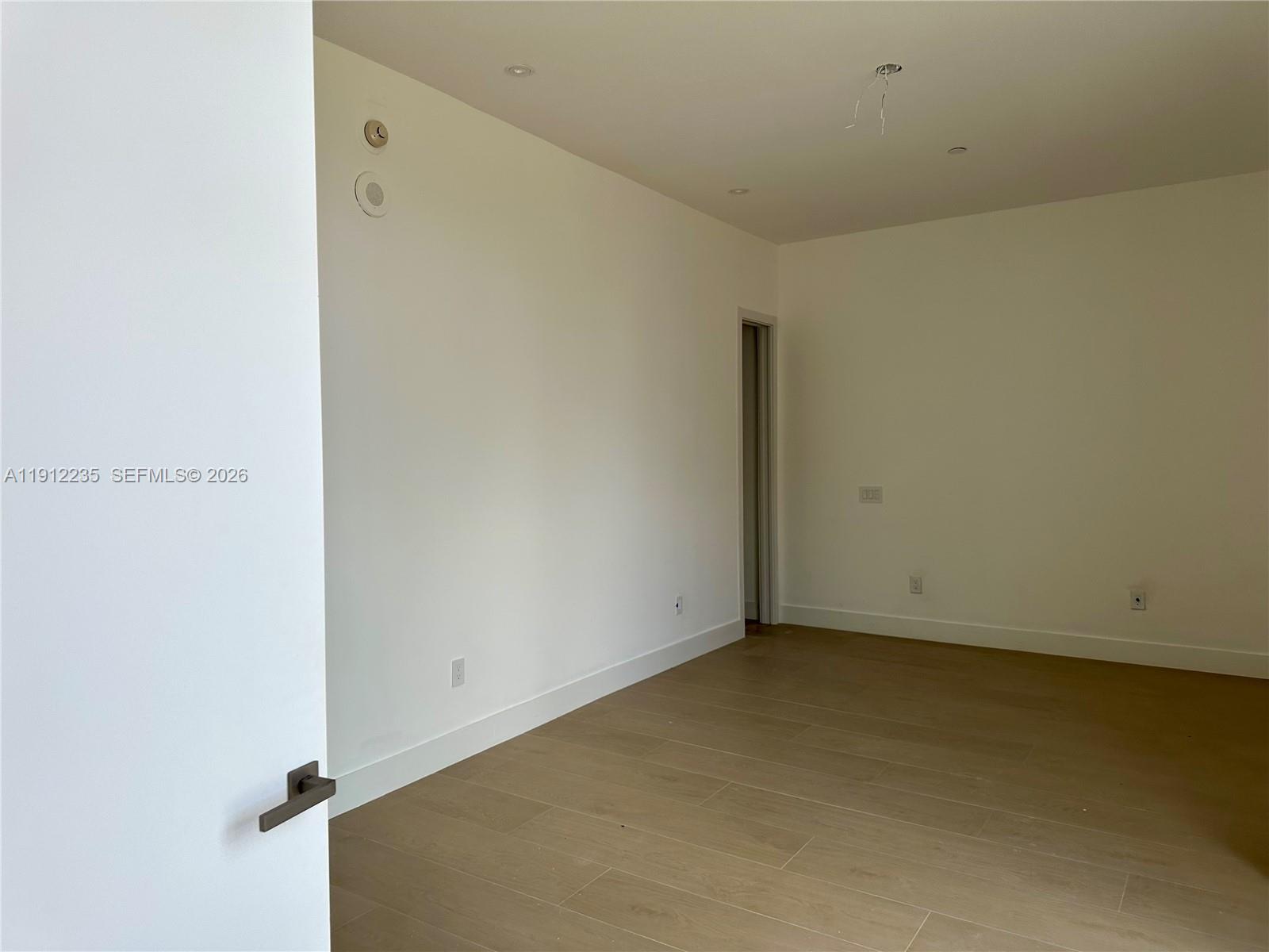 881 Ocean Drive, Unit L3 Key Biscayne, FL 33149 - Photo 12 of 16