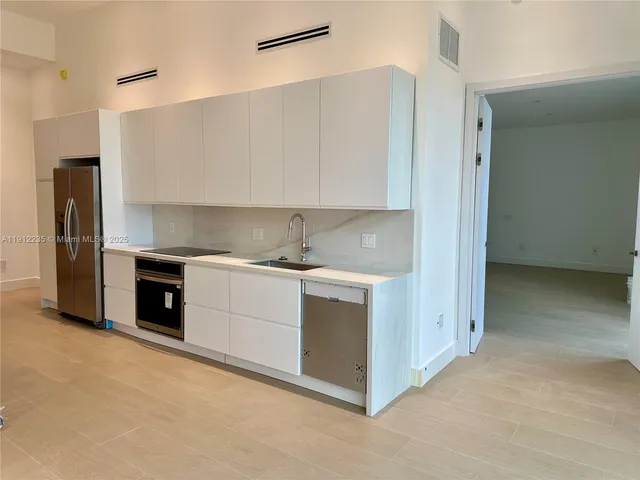 $5,900 | 881 Ocean Drive, Unit L3, Key Biscayne, FL 33149