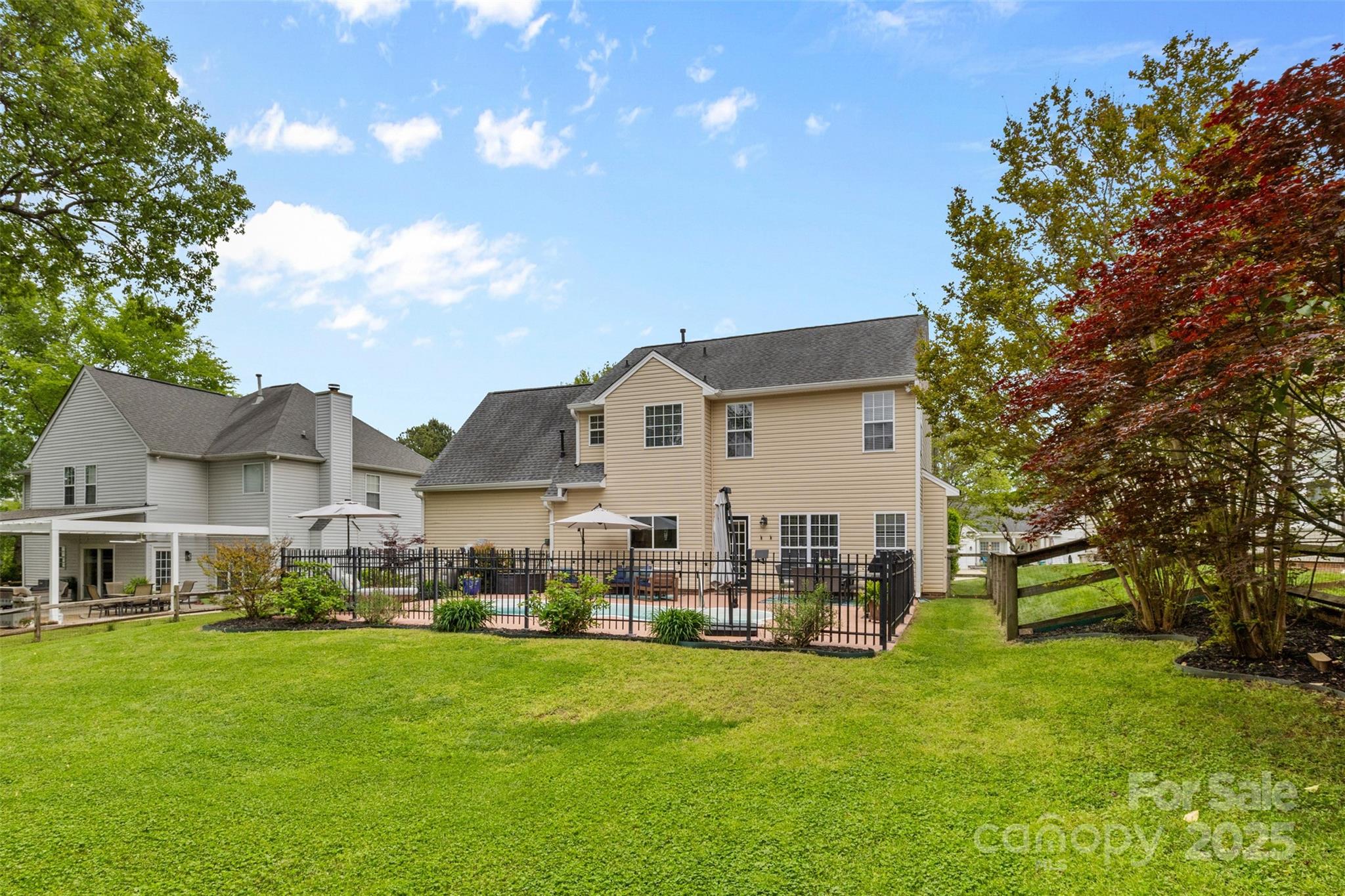 879 Knightsbridge Road Fort Mill, SC 29708 - Photo 40 of 42 a front view of house with a garden